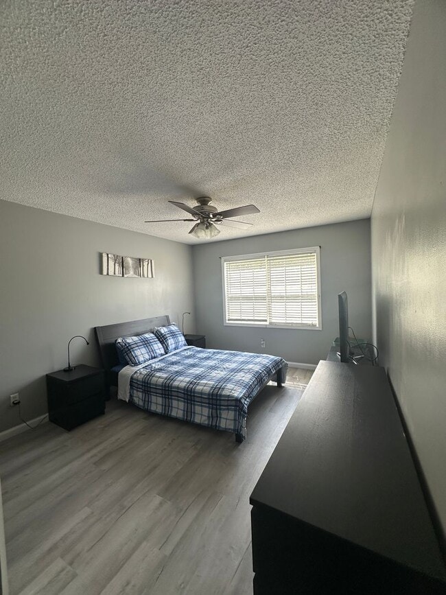 Building Photo - Foxhill Commons Subdivision!  Fully Furnis...