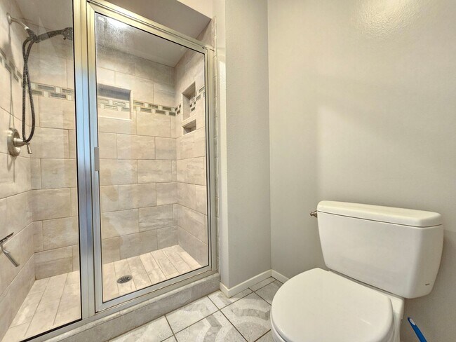 Building Photo - Beautiful interior and Convenient feature!...