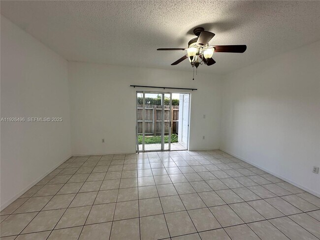 Building Photo - 2308 SE 23rd Terrace