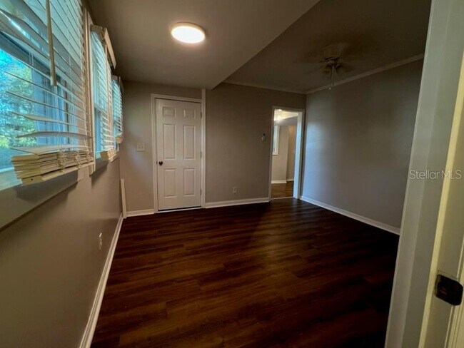 Building Photo - 32 SE 9th Ave