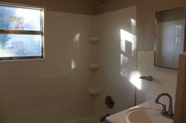 Building Photo - Temple 3 Bedroom Near Scott and White!