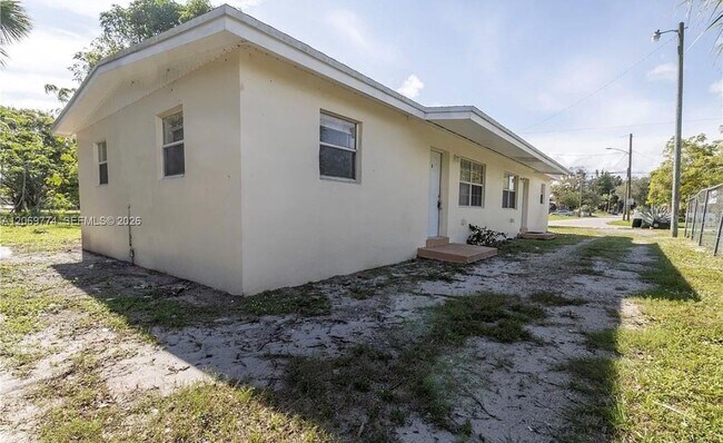 Building Photo - 708 N 14th St