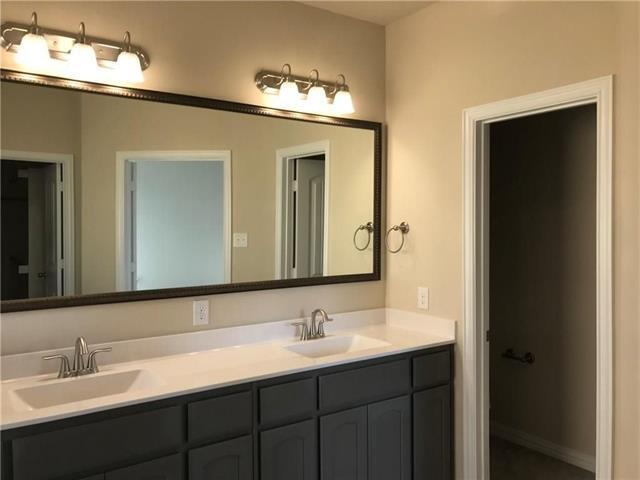 Building Photo - 1810 Silver Oaks Dr