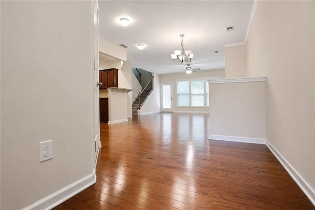 Building Photo - 2132 Greencrest Cir