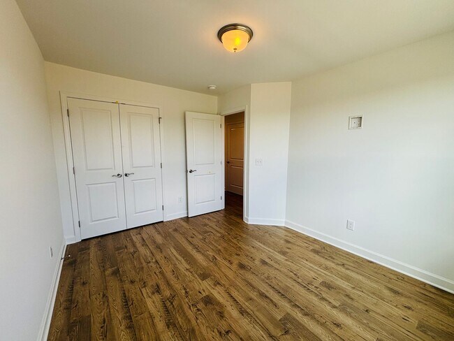 Building Photo - 3 Bedroom 2.5 Bath Townhouse