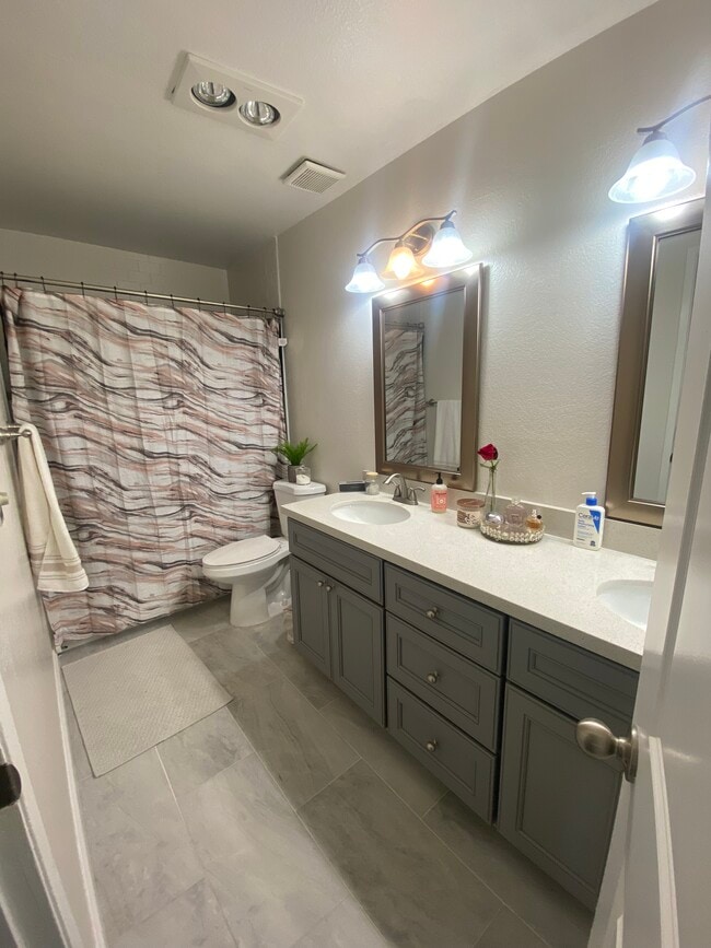 Guest Bathroom - 177 Lighthouse Dr