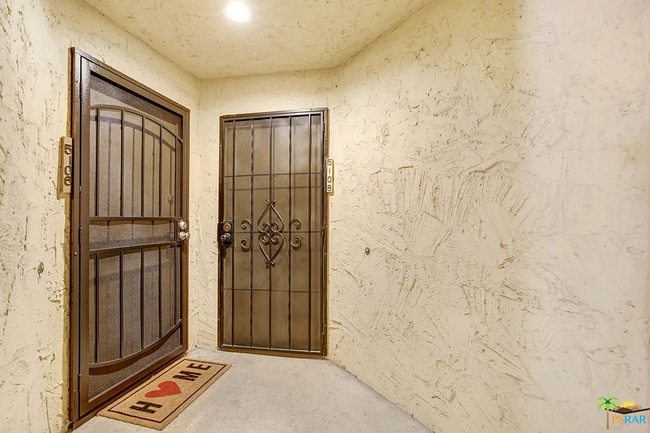 Building Photo - Charming Furnished 1-Bedroom Condo with Mo...