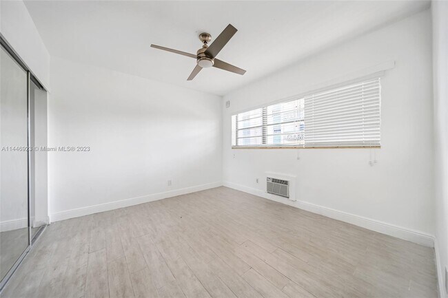 Building Photo - 7845 NE Bayshore Ct