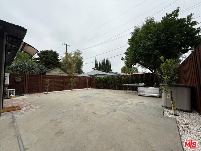 Building Photo - 18242 Rayen St