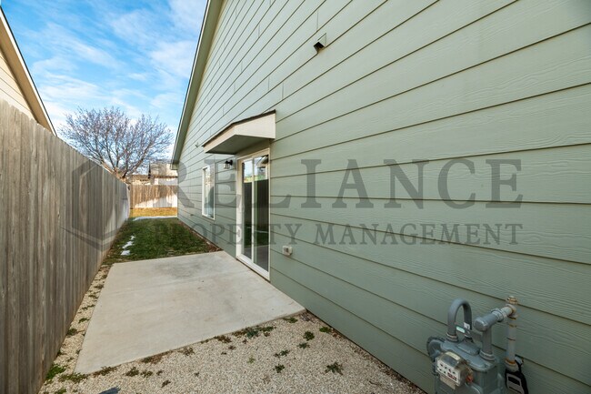 Building Photo - 212 W May St