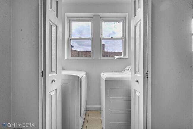 Building Photo - 6144 N Washtenaw Ave