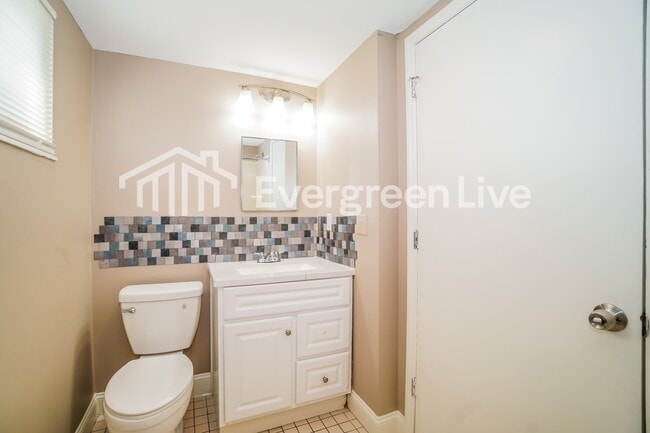 Building Photo - 3327 Everson Rd W