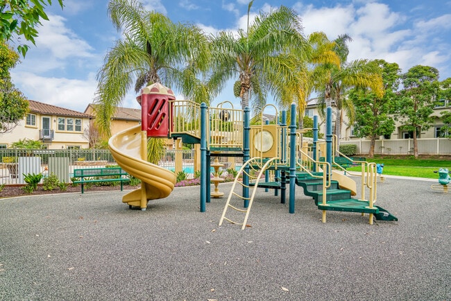 Building Photo - 2889 Plaza del Amo