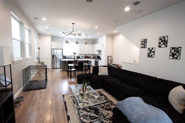 Building Photo - 2779 Clinton Dr