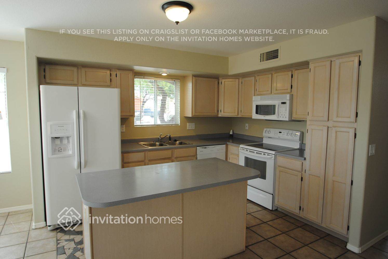 Building Photo - 4103 E Arbor Ave