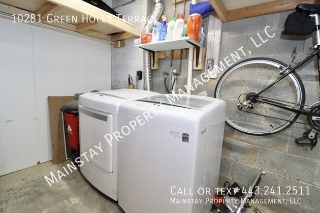 Building Photo - 10281 Green Holly Terrace