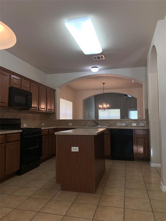 Building Photo - 18525 Blue Pond Dr