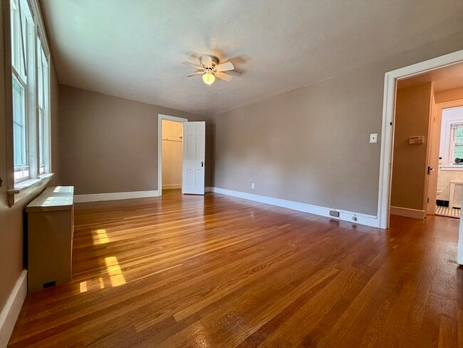 Building Photo - 18 Zenith Dr