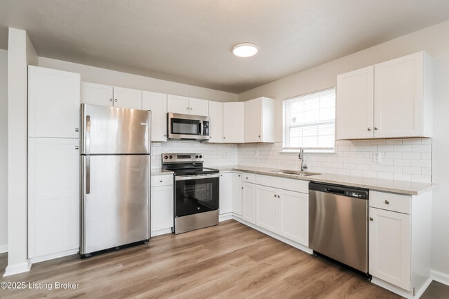 Building Photo - 257 S Shore Dr