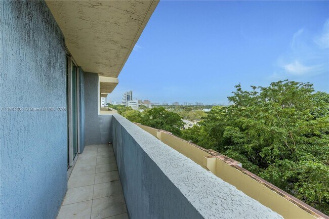 Building Photo - 3000 Coral Wy
