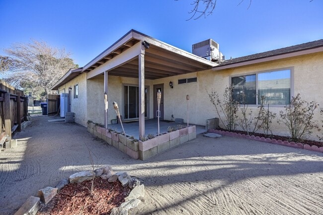 Building Photo - 3 bedroom, 2 bath with large living room and brick fireplace.  Good size kitchen with tons of cab...