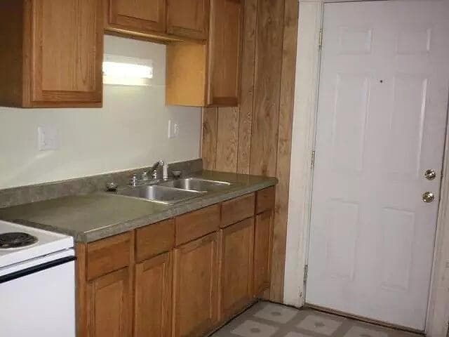 Building Photo - 502 S Walnut Ave