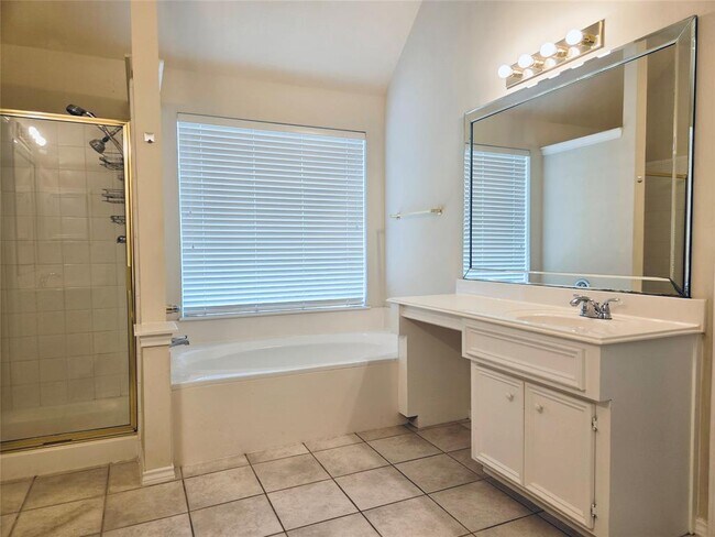 Building Photo - 3519 Chesapeake Ct