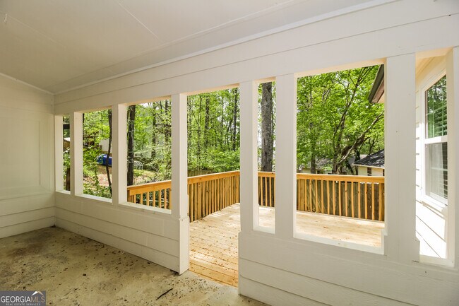 Building Photo - 4336 Hill View Dr