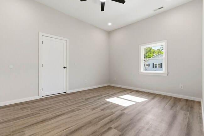 Building Photo - 3 bed 2 bath rental home