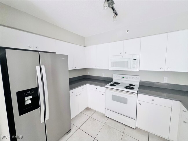Building Photo - 15465 Cedarwood Ln