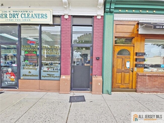 Primary Photo - 106 S Broadway