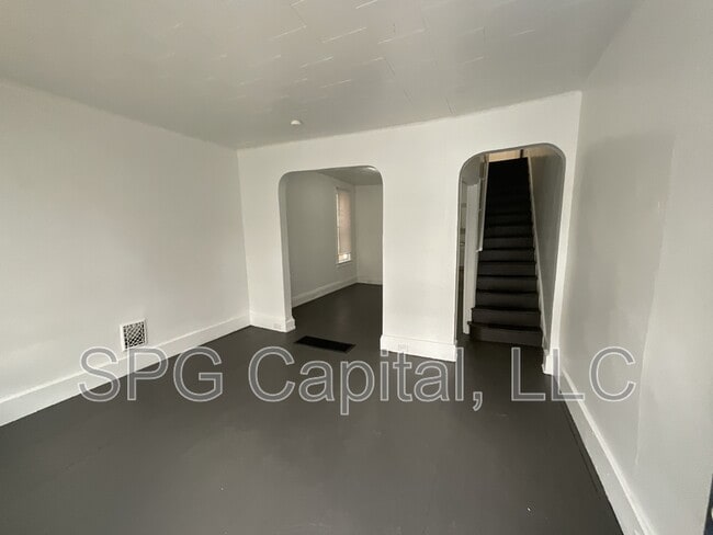 Building Photo - 342 Smyser St