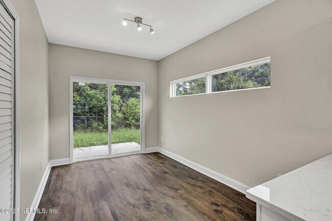 Building Photo - 2291 Clemente Dr