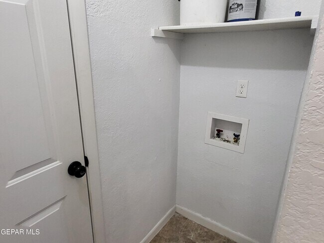 Building Photo - 1001 Shawnee Ln