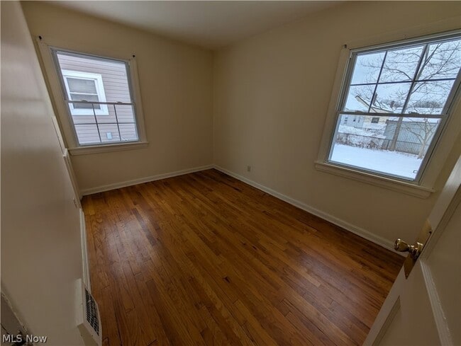 Building Photo - 637 E Wilbeth Rd