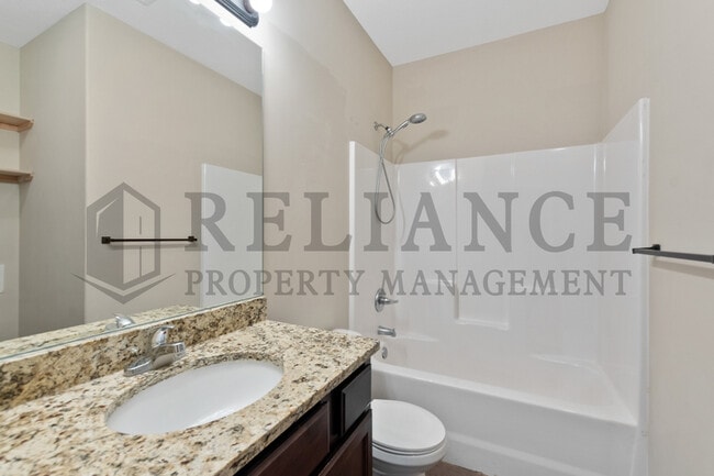 Building Photo - 4809 N Hillside Ct