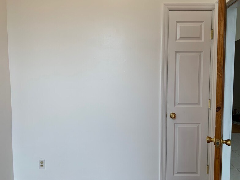 Bedroom #3 - 985 Hart St