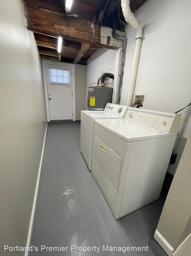 Building Photo - 4 br, 1 bath House - 9312 E Burnside Street