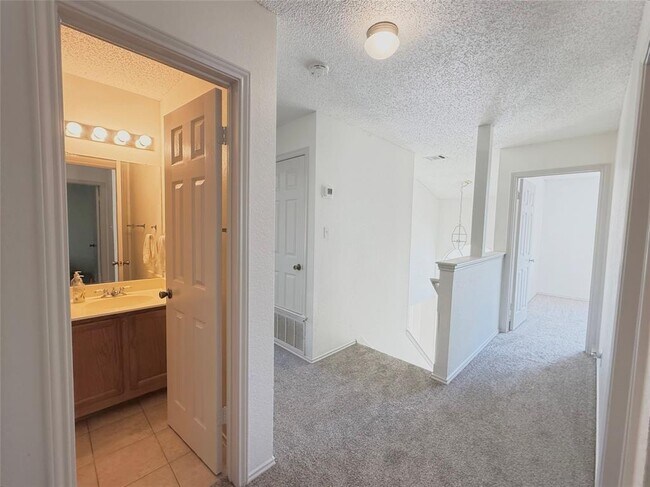 Building Photo - 1407 Deer Ledge Trail