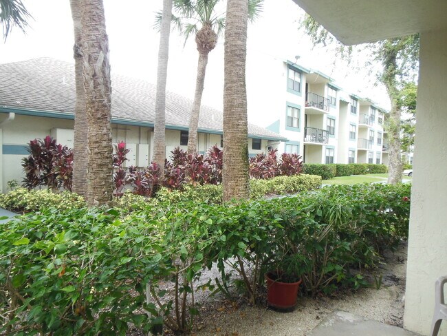 Building Photo - TWO BEDROOM TWO BATHROOM! WATERFRONT COMMU...