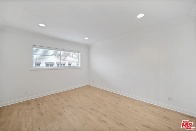 Building Photo - 133 N Swall Dr