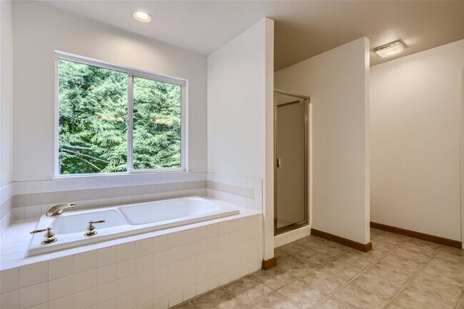 Building Photo - Spacious 4-Bedroom Home in Kenmore | Private Greenbelt Setting + Landscaping Included