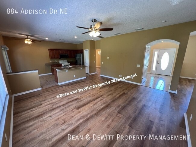 Building Photo - 884 Addison Dr NE