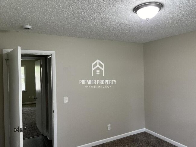 Building Photo - 6119 Rickwood Dr NW