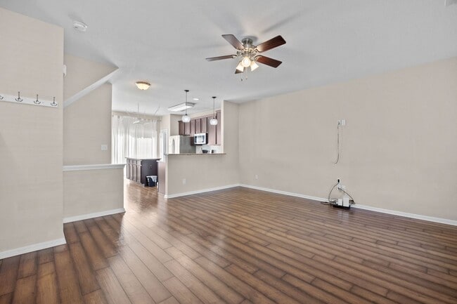 Building Photo - Beautiful Townhome for Rent in Virginia Beach With Free Internet!