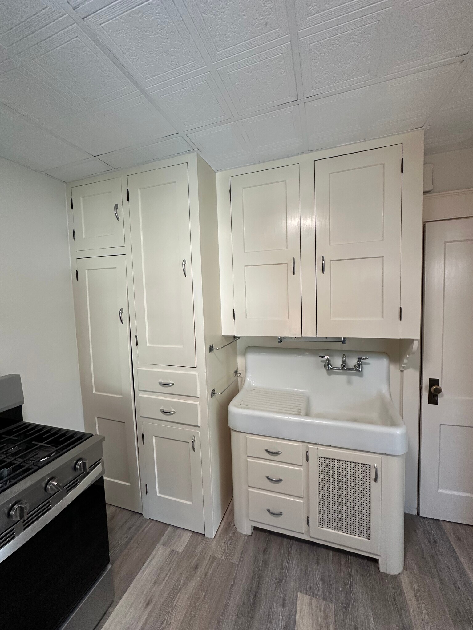 Building Photo - 700 Carsonia Ave