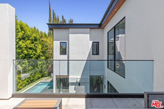 Building Photo - 15241 Greenleaf St