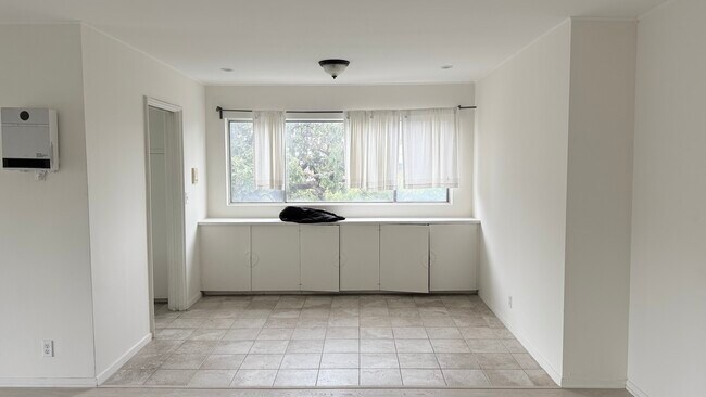 Building Photo - 7617 De Longpre Ave