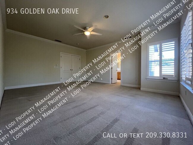 Building Photo - 934 Golden Oak Dr