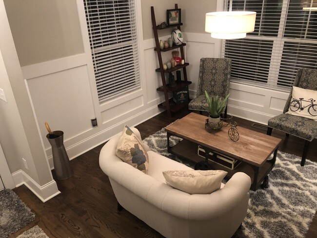 Building Photo - 1011 Everett Pl